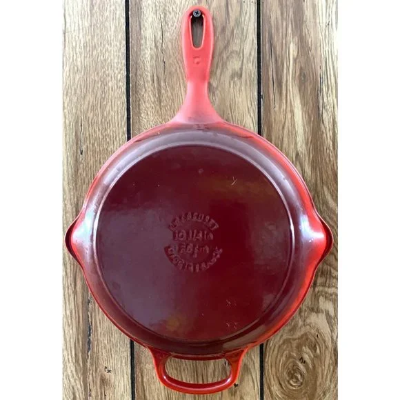 Le Creuset Red 10.1/4 Skillet - Picture 4 of 10